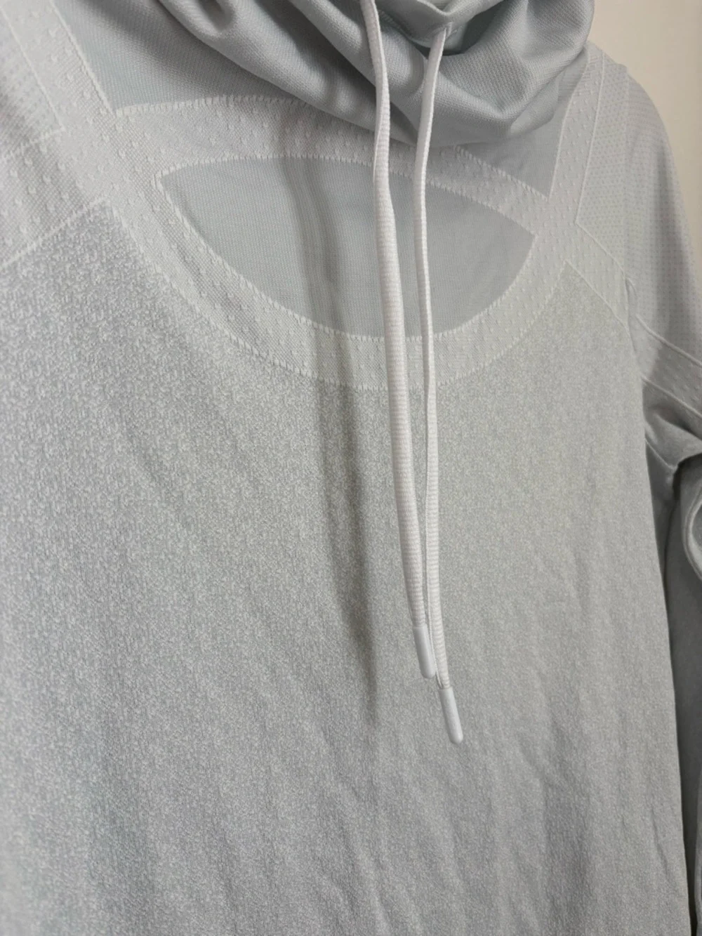 Under Armour Women's White Hooded Lightweight Long-Sleeve Top - Picture 4 of 5